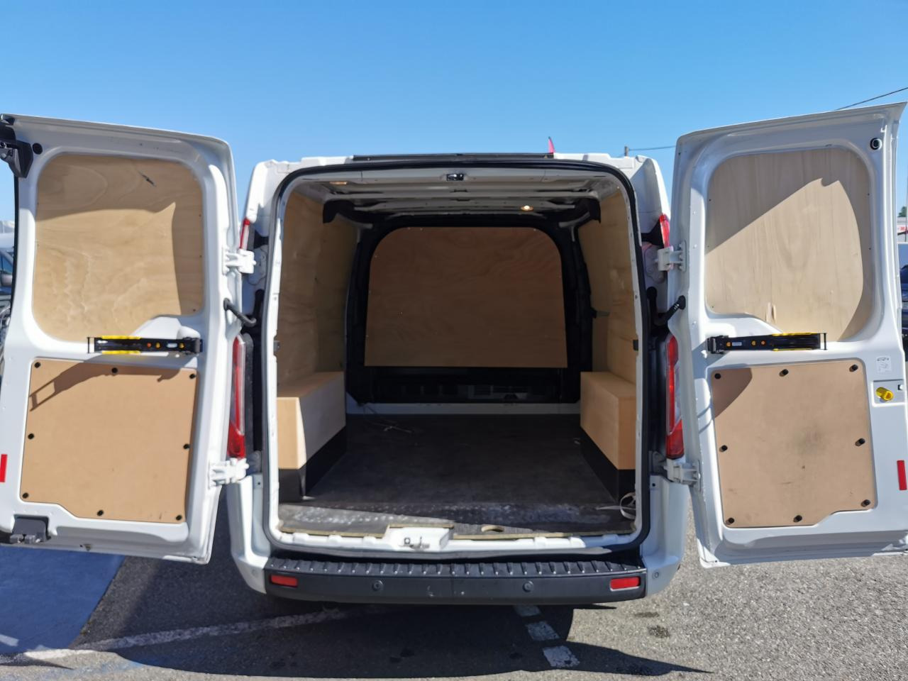 FORD Transit Custom 2.0 TDCi - 130 - BVA S&S TRANSIT CUSTOM FOURGON Fourgon 300 L1H1 Trend Business P - Dubă: Foto 3 FORD Transit Custom 2.0 TDCi - 130 - BVA S&S TRANSIT CUSTOM FOURGON Fourgon 300 L1H1 Trend Business P - Dubă: Foto 3