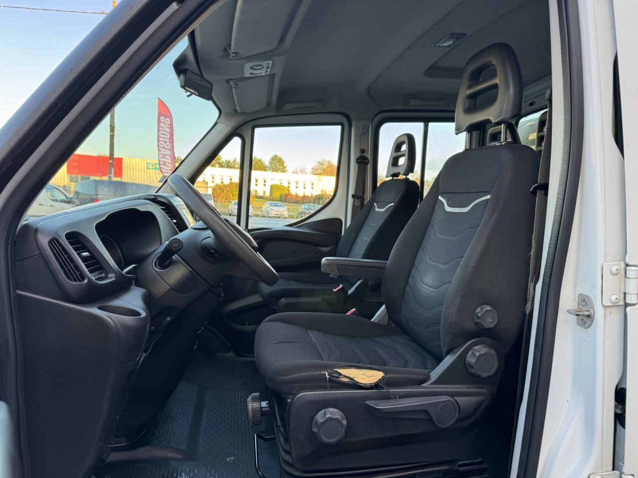 IVECO DAILY 35C14 BENNE COFFRE DOUBLE CABINE RJ 6 places - Autoutilitară basculantă, Autoutilitară cabină dublă: Foto 5 IVECO DAILY 35C14 BENNE COFFRE DOUBLE CABINE RJ 6 places - Autoutilitară basculantă, Autoutilitară cabină dublă: Foto 5