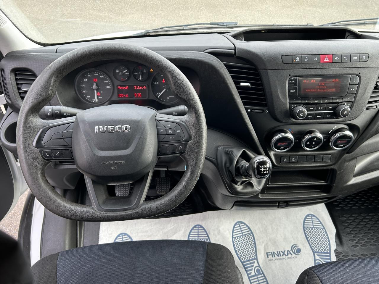 IVECO Daily 35 C 14 S&S (Quad-Leaf) CHASSIS CABINE 2014 35C/35S Chassis cabine 35 C Epmt.3.75 PHASE 3 - Autoutilitară basculantă: Foto 4 IVECO Daily 35 C 14 S&S (Quad-Leaf) CHASSIS CABINE 2014 35C/35S Chassis cabine 35 C Epmt.3.75 PHASE 3 - Autoutilitară basculantă: Foto 4