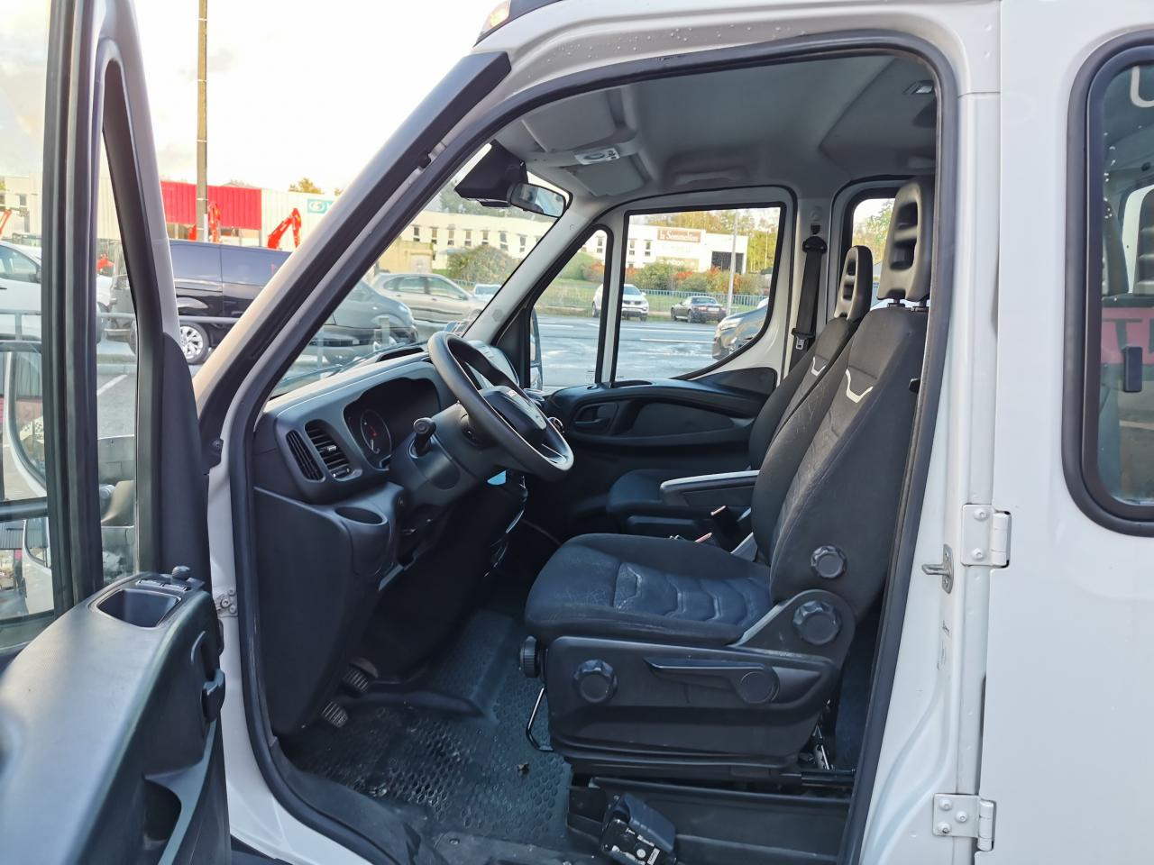 IVECO daily 35C14 BENNE COFFRE DOUBLE CABINE 6 places - Autoutilitară basculantă: Foto 5 IVECO daily 35C14 BENNE COFFRE DOUBLE CABINE 6 places - Autoutilitară basculantă: Foto 5