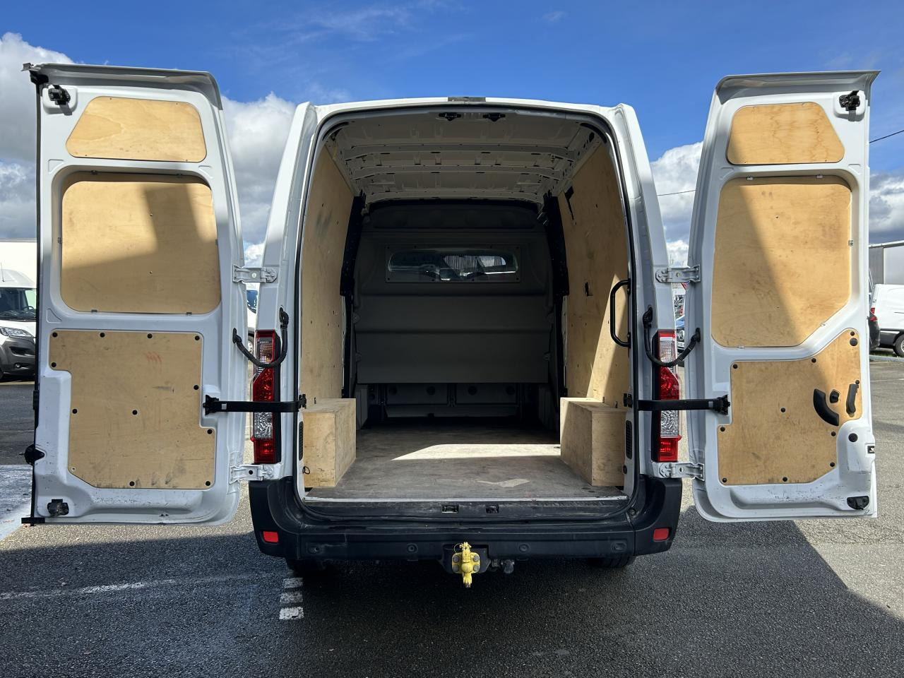 RENAULT Master Confort F3500 L3H2 2.3 dCi - 135 III CABINE APPROFONDIE Cabine approfondie L3H2 Traction PHA - Dubă: Foto 4 RENAULT Master Confort F3500 L3H2 2.3 dCi - 135 III CABINE APPROFONDIE Cabine approfondie L3H2 Traction PHA - Dubă: Foto 4