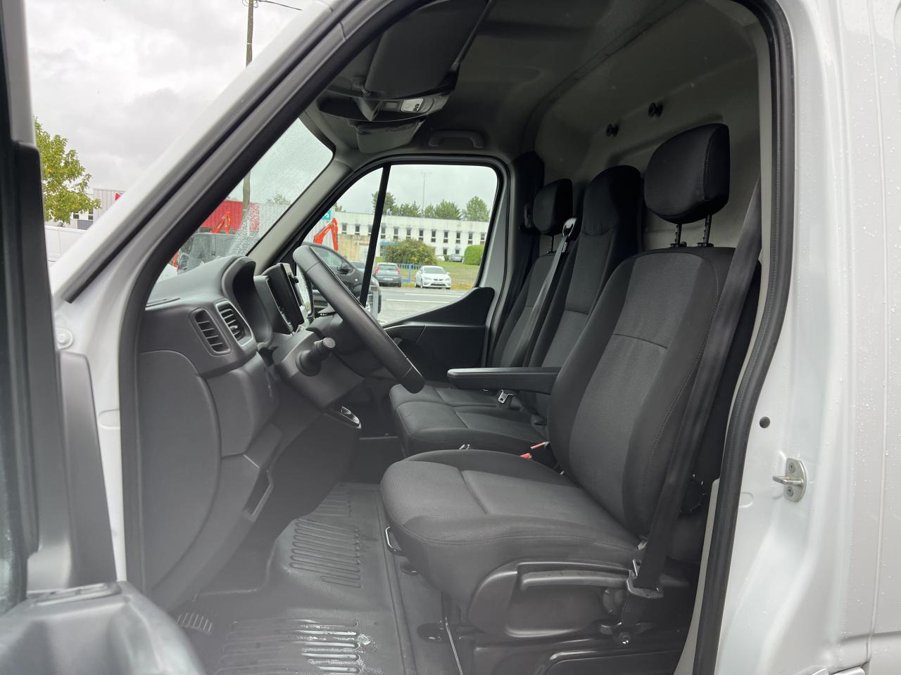 RENAULT Master Grand Confort F3300 L2H2 2.3 dCi - 135 III FOURGON Fourgon L2H2 Traction PHASE 3 - Dubă: Foto 5 RENAULT Master Grand Confort F3300 L2H2 2.3 dCi - 135 III FOURGON Fourgon L2H2 Traction PHASE 3 - Dubă: Foto 5