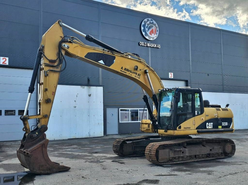 CAT 323 D L - Excavator pe şenile: Foto 1 CAT 323 D L - Excavator pe şenile: Foto 1