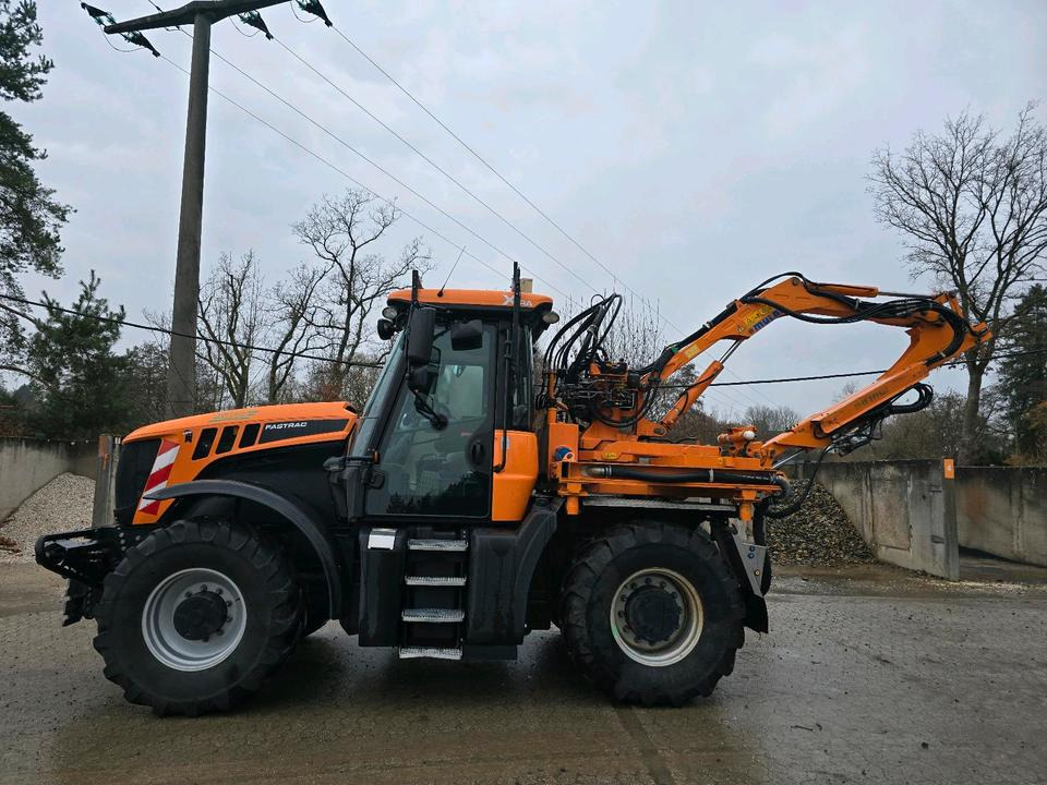 JCB 3200 Fastrac XTRA 2015 220Ps 3220 Bamford Traktor mit Mulag MHU MHS 800 Mähausleger Böschungsmäher Böschungsmulcher - Tractor agricol: Foto 2 JCB 3200 Fastrac XTRA 2015 220Ps 3220 Bamford Traktor mit Mulag MHU MHS 800 Mähausleger Böschungsmäher Böschungsmulcher - Tractor agricol: Foto 2
