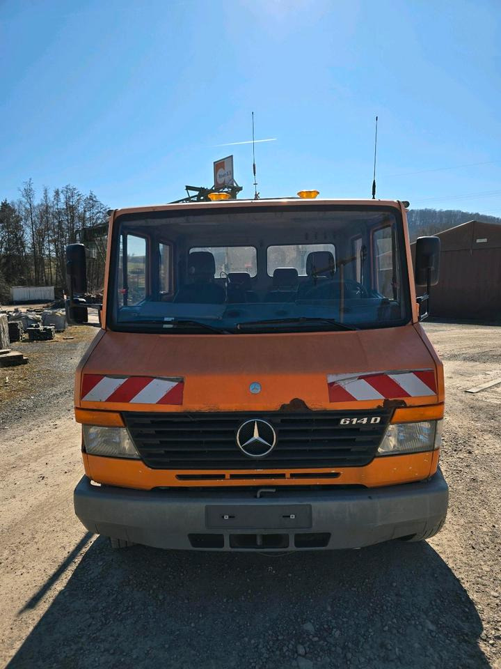 Mercedes-Benz Vario 614D Pritsche Doka 2002 Nissen VLT Verkehrsleittafel Absperrtafel LKW Vorwarntafel - Camion platformă: Foto 5 Mercedes-Benz Vario 614D Pritsche Doka 2002 Nissen VLT Verkehrsleittafel Absperrtafel LKW Vorwarntafel - Camion platformă: Foto 5