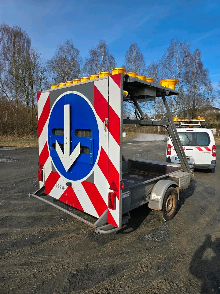 Nissen Absperrtafel VZ 616 FAT Verkehrsleittafel Horizont Verkehrssicherungsanhänger Verkehrsleitanhänger Verkehrsleittafel Verkehrssicherung - Remorcă: Foto 3 Nissen Absperrtafel VZ 616 FAT Verkehrsleittafel Horizont Verkehrssicherungsanhänger Verkehrsleitanhänger Verkehrsleittafel Verkehrssicherung - Remorcă: Foto 3