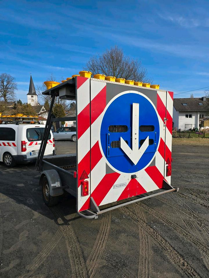 Nissen Absperrtafel VZ 616 FAT Verkehrsleittafel Horizont Verkehrssicherungsanhänger Verkehrsleitanhänger Verkehrsleittafel Verkehrssicherung - Remorcă: Foto 4 Nissen Absperrtafel VZ 616 FAT Verkehrsleittafel Horizont Verkehrssicherungsanhänger Verkehrsleitanhänger Verkehrsleittafel Verkehrssicherung - Remorcă: Foto 4