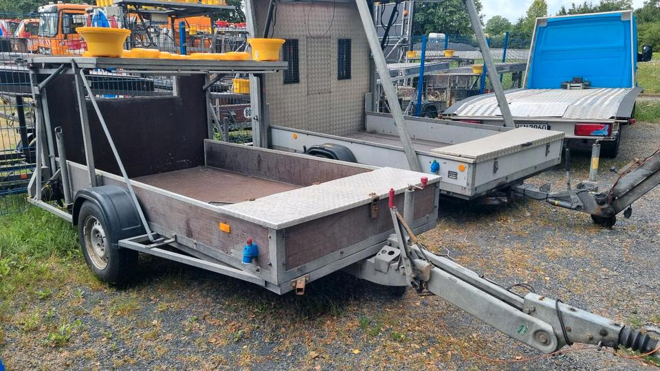 Nissen Absperrtafel VZ616 LED Absperrtafel Sperrwand Verkehrsleittafel Verkehrsleitanhänger Verkehrssicherungsanhänger Leitanhänger Leittafel Verkehrssicherung Nissen Horizont - Remorcă: Foto 2 Nissen Absperrtafel VZ616 LED Absperrtafel Sperrwand Verkehrsleittafel Verkehrsleitanhänger Verkehrssicherungsanhänger Leitanhänger Leittafel Verkehrssicherung Nissen Horizont - Remorcă: Foto 2