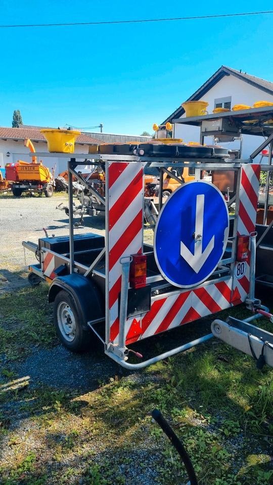 Nissen Absperrtafel VZ616 Sperrwand Verkehrsleittafel Verkehrsleitanhänger Verkehrssicherungsanhänger Leitanhänger Horizont Verkehrssicherung VLT VWT - Remorcă: Foto 3 Nissen Absperrtafel VZ616 Sperrwand Verkehrsleittafel Verkehrsleitanhänger Verkehrssicherungsanhänger Leitanhänger Horizont Verkehrssicherung VLT VWT - Remorcă: Foto 3