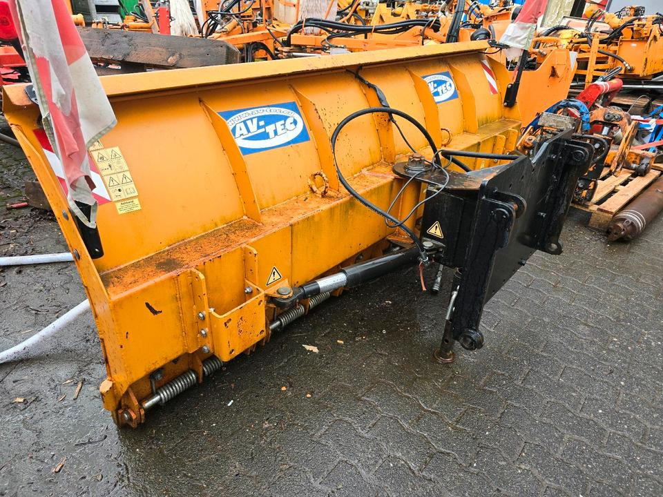 Schneepflug für Schaeff U. Yanmar Radlader Schneeschild Schneeschieber Schmidt Winterdienst - Plug zapada: Foto 1 Schneepflug für Schaeff U. Yanmar Radlader Schneeschild Schneeschieber Schmidt Winterdienst - Plug zapada: Foto 1