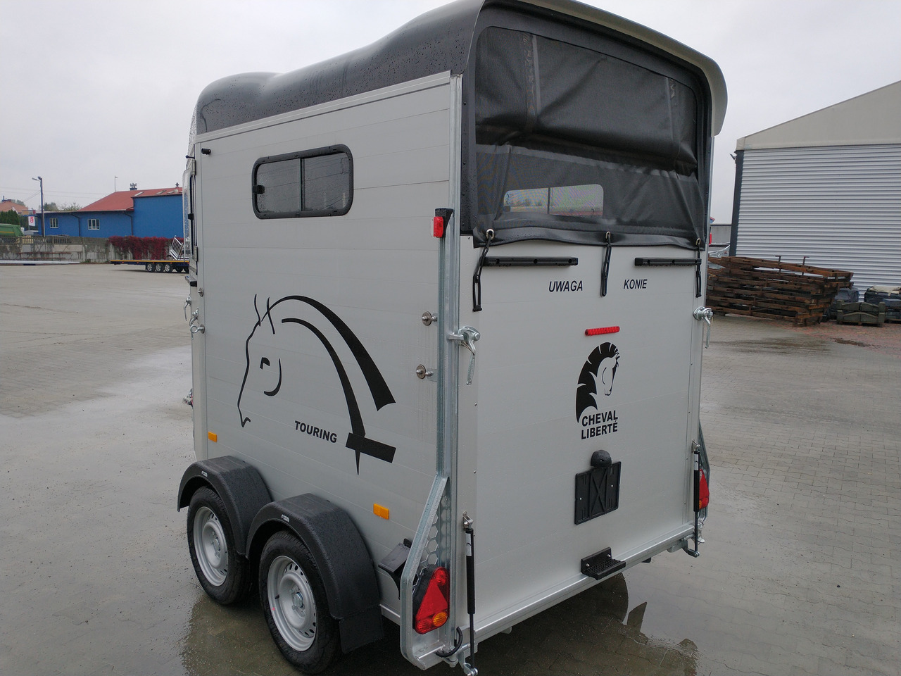 Cheval Liberté Touring Country + Siodlarnia, Debon - Remorcă transport cai: Foto 5 Cheval Liberté Touring Country + Siodlarnia, Debon - Remorcă transport cai: Foto 5