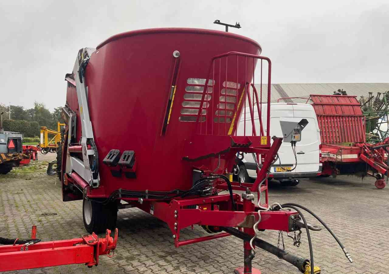 BVL V-Mix 12 LS Voermengwagen Voermachines - Remorcă distribuit furaje: Foto 2 BVL V-Mix 12 LS Voermengwagen Voermachines - Remorcă distribuit furaje: Foto 2