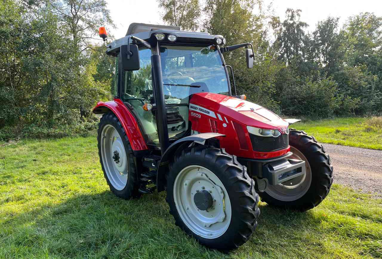 Massey Ferguson 5609 Dyna-4 Essential - Tractor agricol: Foto 2 Massey Ferguson 5609 Dyna-4 Essential - Tractor agricol: Foto 2