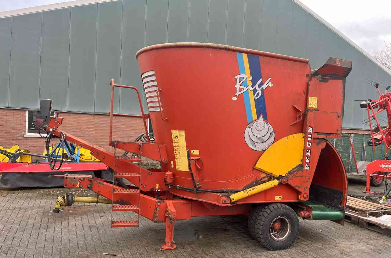 Peecon BIGA 10 voermengwagen, laadklep, voermachines - Remorcă distribuit furaje: Foto 1 Peecon BIGA 10 voermengwagen, laadklep, voermachines - Remorcă distribuit furaje: Foto 1