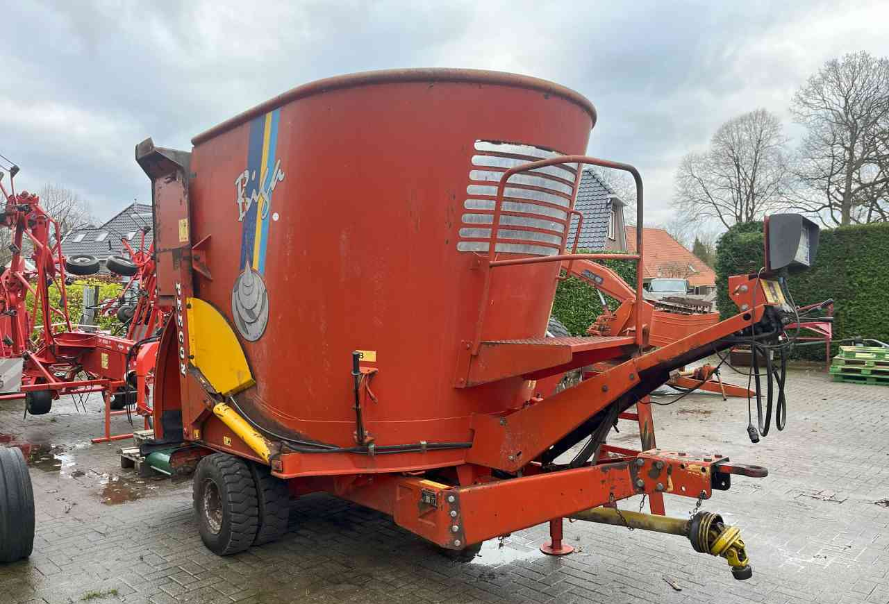 Peecon BIGA 10 voermengwagen, laadklep, voermachines - Remorcă distribuit furaje: Foto 3 Peecon BIGA 10 voermengwagen, laadklep, voermachines - Remorcă distribuit furaje: Foto 3