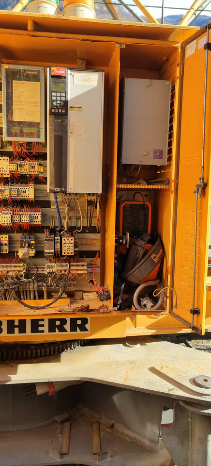 LIEBHERR 32TT - Macara autoridicatoare: Foto 2 LIEBHERR 32TT - Macara autoridicatoare: Foto 2