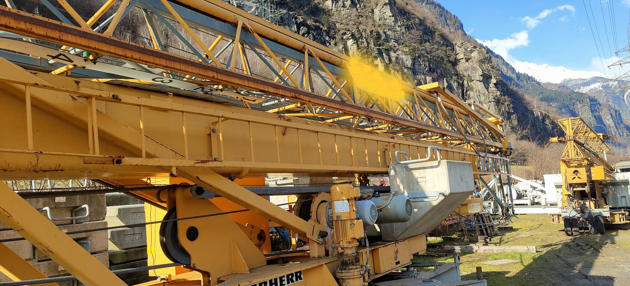 LIEBHERR 32TT - Macara autoridicatoare: Foto 1 LIEBHERR 32TT - Macara autoridicatoare: Foto 1