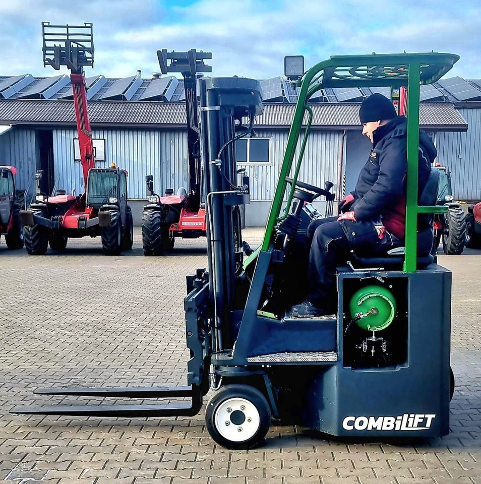 Combilift CB 2500 LPG NEW 2023 - SALE ! - Stivuitor cu catarg retractabil, cu schimbare rapidă de direcţie: Foto 3 Combilift CB 2500 LPG NEW 2023 - SALE ! - Stivuitor cu catarg retractabil, cu schimbare rapidă de direcţie: Foto 3