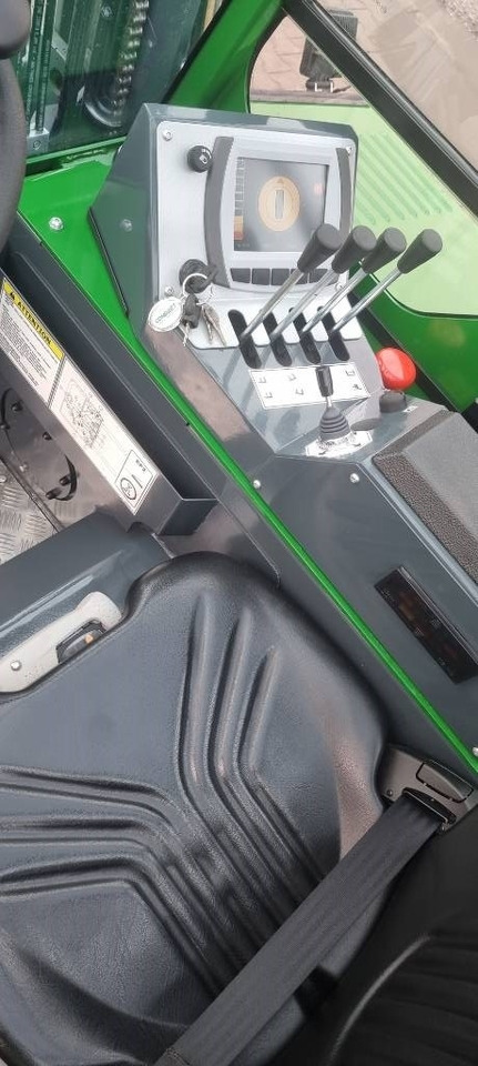 Combilift CBE 2500 - Stivuitor cu catarg retractabil, cu schimbare rapidă de direcţie: Foto 3 Combilift CBE 2500 - Stivuitor cu catarg retractabil, cu schimbare rapidă de direcţie: Foto 3