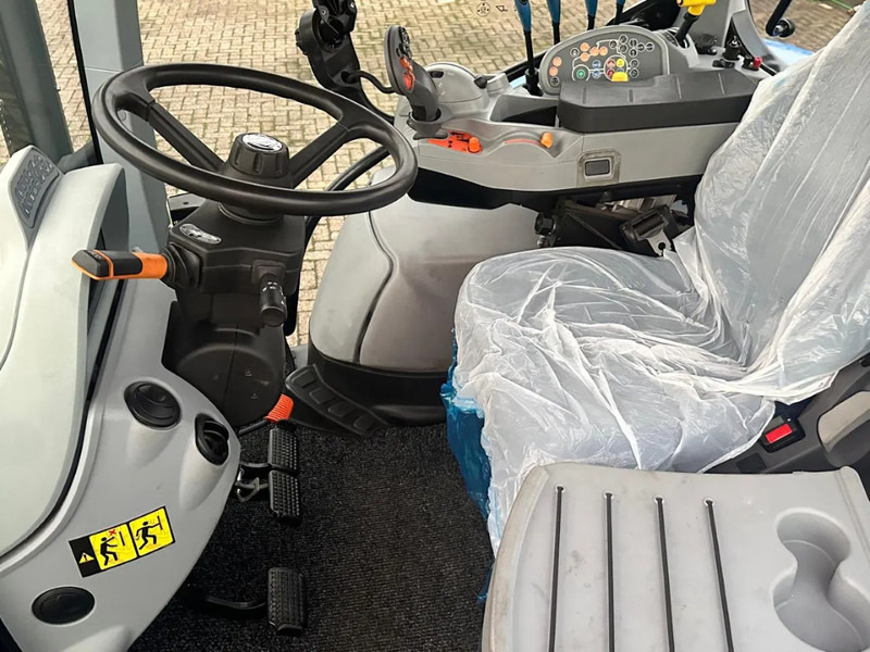 Tractor agricol New Holland T5.140 Autocommand: Foto 15 Tractor agricol New Holland T5.140 Autocommand: Foto 15