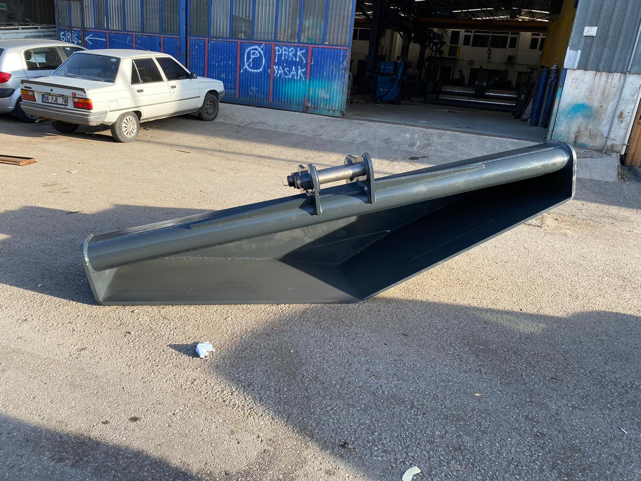 Komatsu PC200 - Cupă excavator pentru Utilaje constructii: Foto 3 Komatsu PC200 - Cupă excavator pentru Utilaje constructii: Foto 3