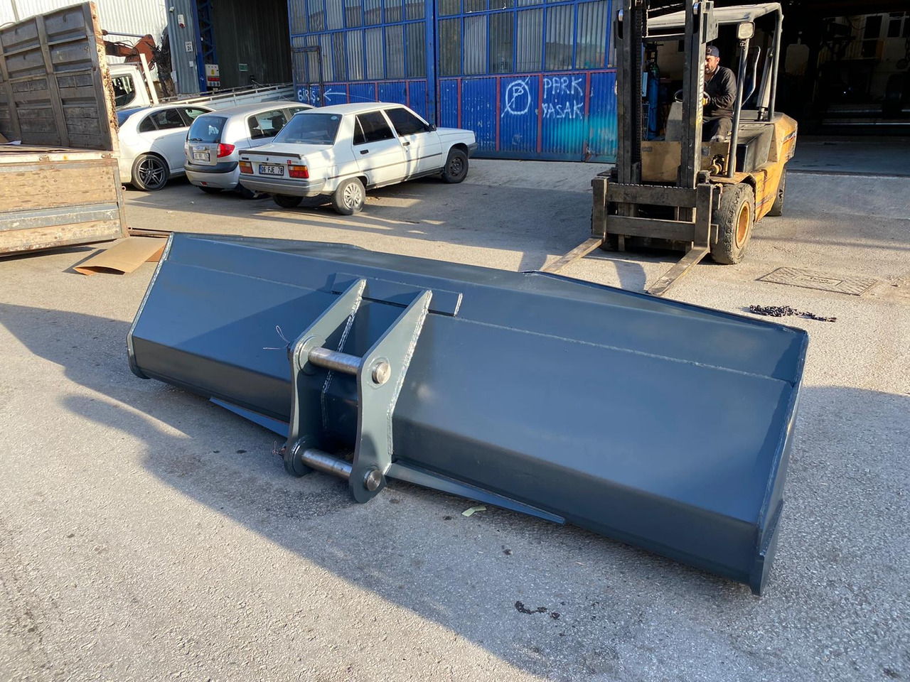 Komatsu PC200 - Cupă excavator pentru Utilaje constructii: Foto 4 Komatsu PC200 - Cupă excavator pentru Utilaje constructii: Foto 4