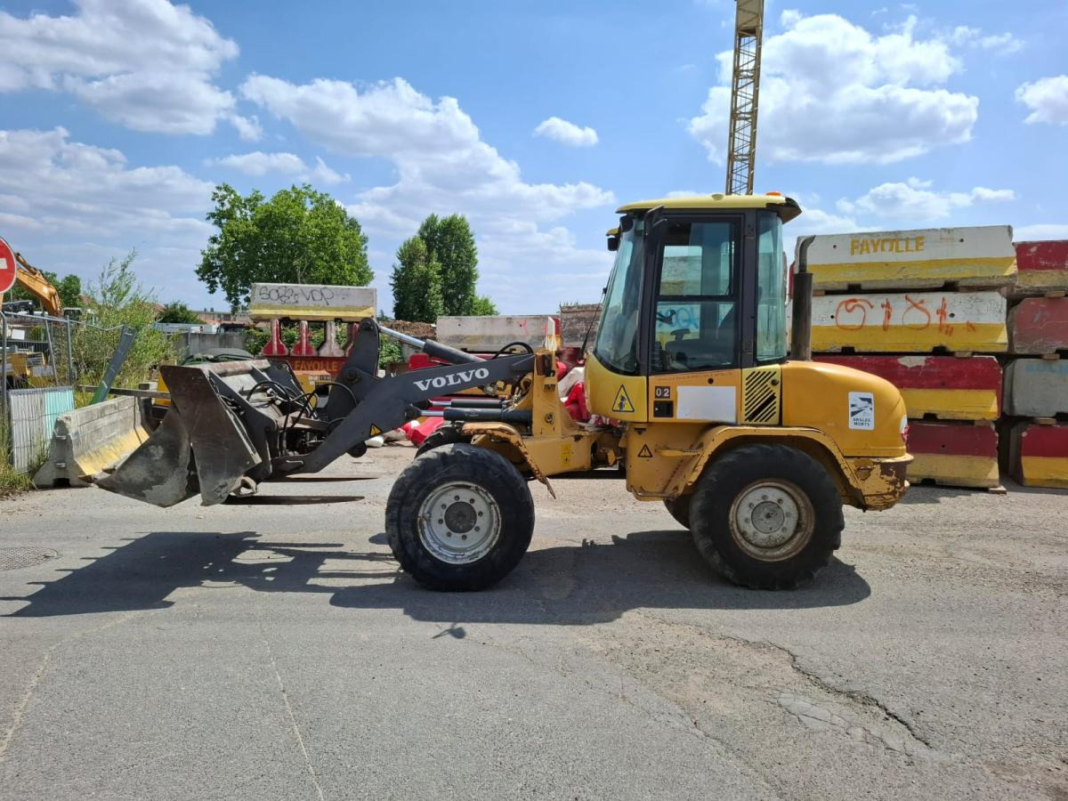 Volvo L 30 - Încărcător frontal pe pneuri: Foto 3 Volvo L 30 - Încărcător frontal pe pneuri: Foto 3