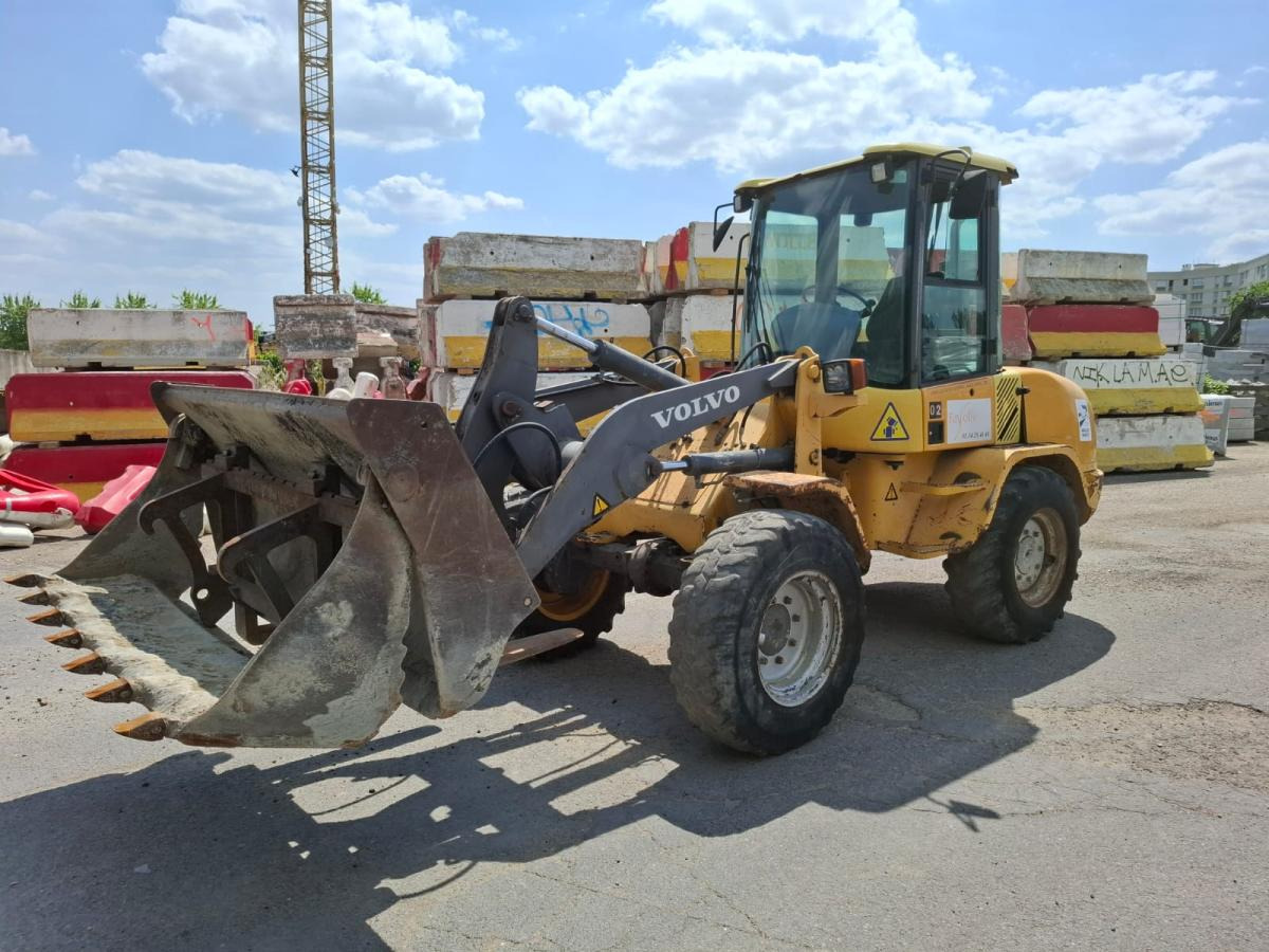 Volvo L 30 - Încărcător frontal pe pneuri: Foto 1 Volvo L 30 - Încărcător frontal pe pneuri: Foto 1