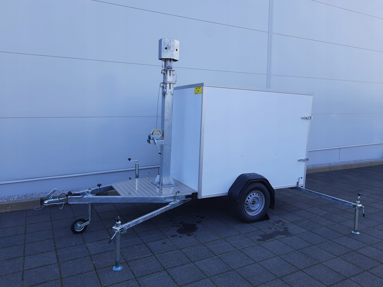 PRZYCZEPA Z MASZTEM TELESKOPOWYM DO MONITORINGU / TRAILER WITH TELESCOPIC MAST FOR MONITORING - Remorcă furgon: Foto 4 PRZYCZEPA Z MASZTEM TELESKOPOWYM DO MONITORINGU / TRAILER WITH TELESCOPIC MAST FOR MONITORING - Remorcă furgon: Foto 4