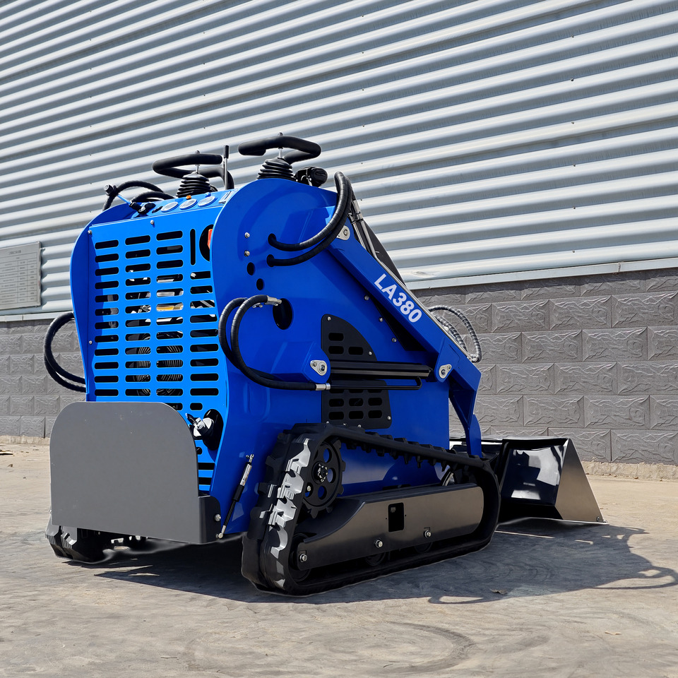 Mini încărcător nou LEZUM Free Shipping LA380 Mini Skid Steer Loader Compact Track Diesel Cheap Mini Skid Steer Loader For Sale With Mini Skid Steer Attachments 4 In 1 Bucket: Foto 6 Mini încărcător nou LEZUM Free Shipping LA380 Mini Skid Steer Loader Compact Track Diesel Cheap Mini Skid Steer Loader For Sale With Mini Skid Steer Attachments 4 In 1 Bucket: Foto 6