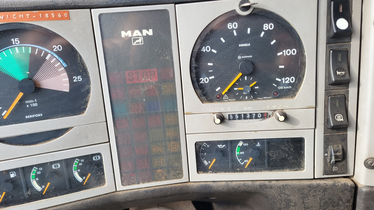 Camion basculantă pentru transport de materialelor în vrac MAN 33.414 6X6 HIAB 102 33.414: Foto 35 Camion basculantă pentru transport de materialelor în vrac MAN 33.414 6X6 HIAB 102 33.414: Foto 35