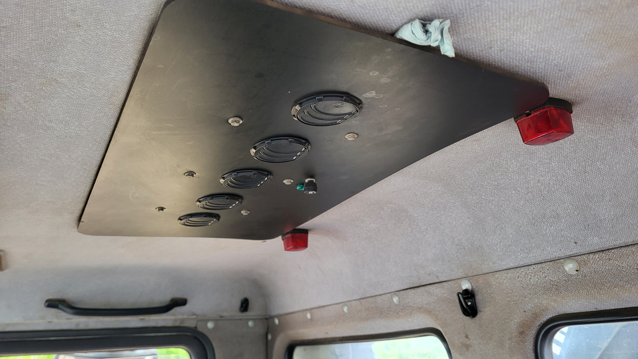 Camion basculantă pentru transport de materialelor în vrac MAN 33.414 6X6 HIAB 102 33.414: Foto 34 Camion basculantă pentru transport de materialelor în vrac MAN 33.414 6X6 HIAB 102 33.414: Foto 34