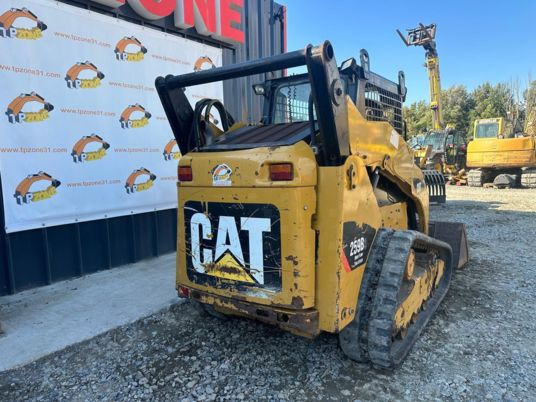 Caterpillar 259 B - 3 High Flow à 28500 € HT - Mini încărcător pe şenile: Foto 3 Caterpillar 259 B - 3 High Flow à 28500 € HT - Mini încărcător pe şenile: Foto 3