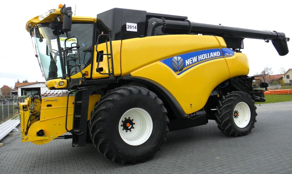 New Holland CR9080 2013 Rok , heder Varifeed 9,15m, Nowsza Wersja, Nie Malowany, Stan Idealny - Combină de recoltat cereale: Foto 3 New Holland CR9080 2013 Rok , heder Varifeed 9,15m, Nowsza Wersja, Nie Malowany, Stan Idealny - Combină de recoltat cereale: Foto 3