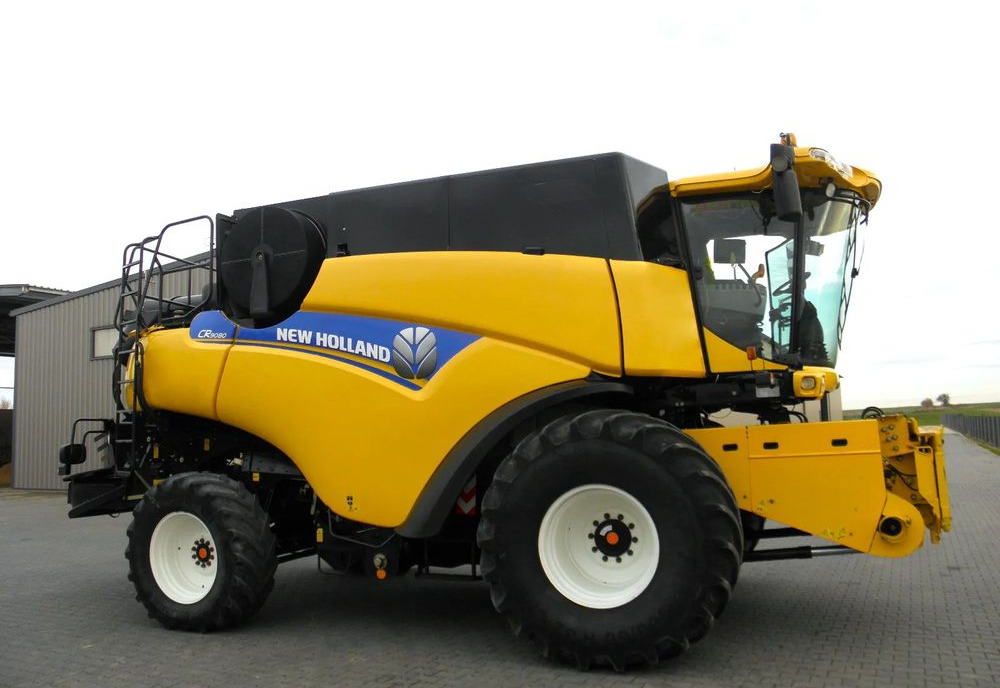 New Holland CR9080 2013 Rok , heder Varifeed 9,15m, Nowsza Wersja, Nie Malowany, Stan Idealny - Combină de recoltat cereale: Foto 2 New Holland CR9080 2013 Rok , heder Varifeed 9,15m, Nowsza Wersja, Nie Malowany, Stan Idealny - Combină de recoltat cereale: Foto 2
