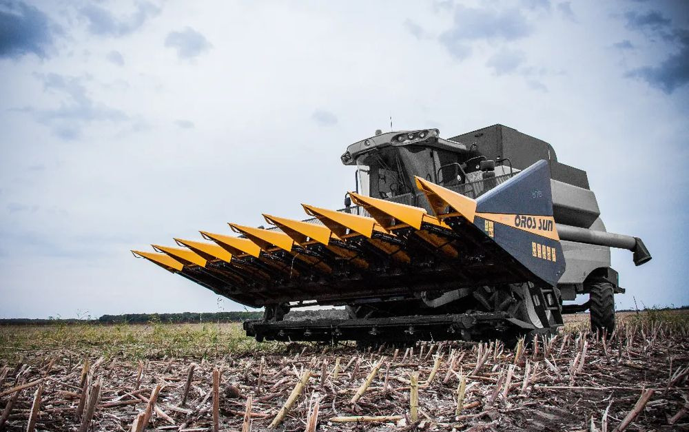 Oros SUN 876 8 rzędowy, Nowe Przystawki do zbioru słonecznika, - Echipament recoltat floarea soarelui: Foto 1 Oros SUN 876 8 rzędowy, Nowe Przystawki do zbioru słonecznika, - Echipament recoltat floarea soarelui: Foto 1