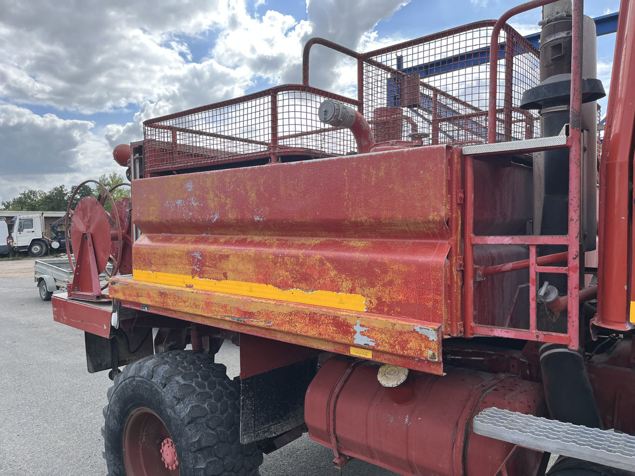 RENAULT 85-150 4x4 ccf citerne - Autospeciala de stins incendii: Foto 3 RENAULT 85-150 4x4 ccf citerne - Autospeciala de stins incendii: Foto 3