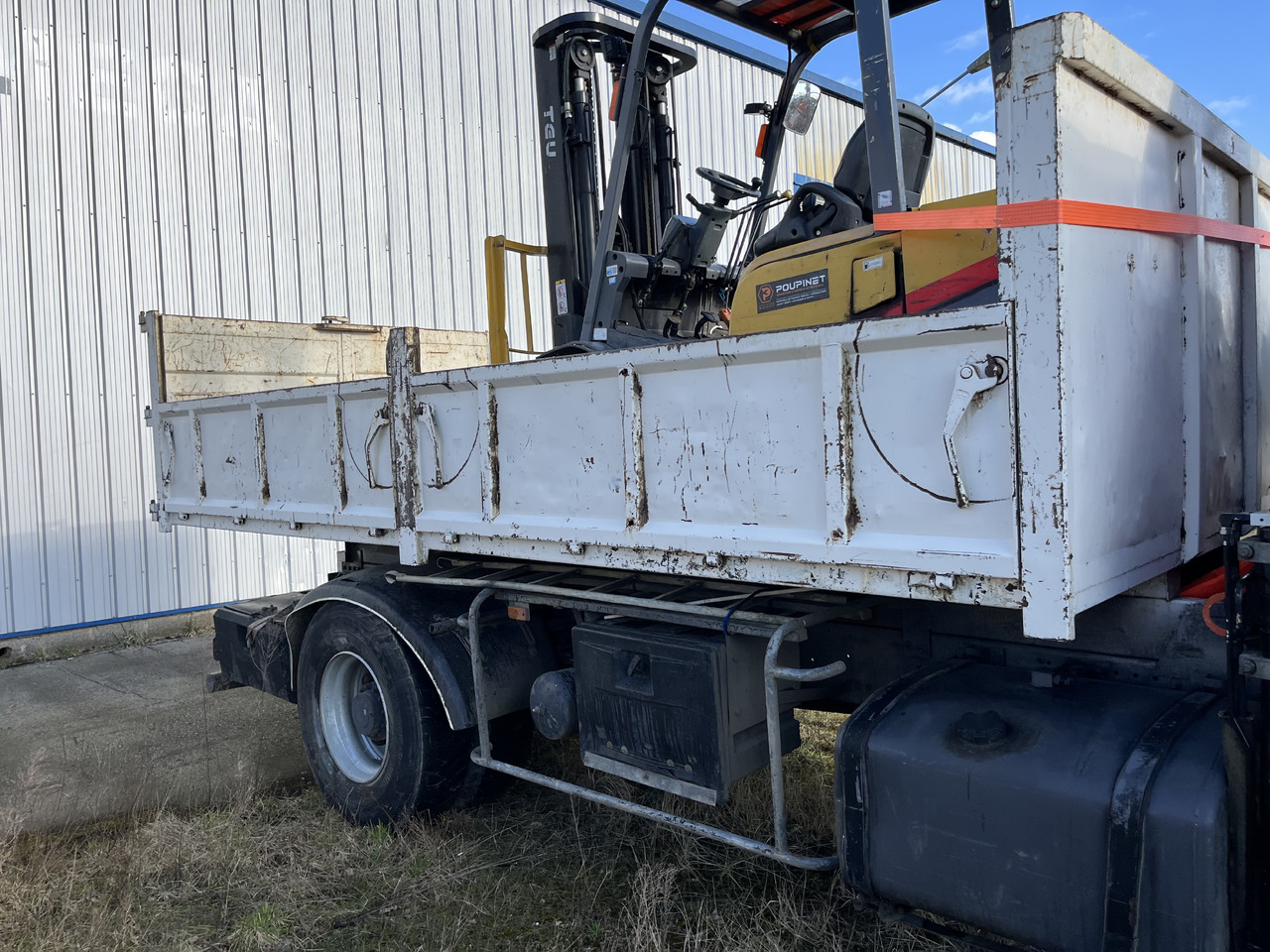 RENAULT Kerax 370dci 4x2 19T benne grue - Camion basculantă, Camion cu macara: Foto 3 RENAULT Kerax 370dci 4x2 19T benne grue - Camion basculantă, Camion cu macara: Foto 3