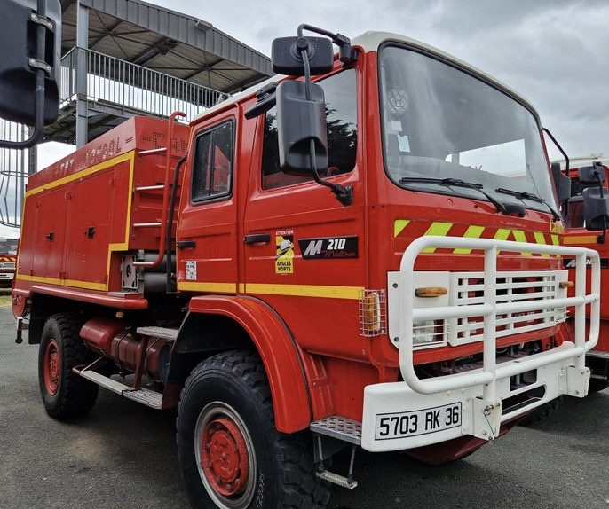 RENAULT M210 4x4 FPT HR 3500L - Autospeciala de stins incendii: Foto 2 RENAULT M210 4x4 FPT HR 3500L - Autospeciala de stins incendii: Foto 2