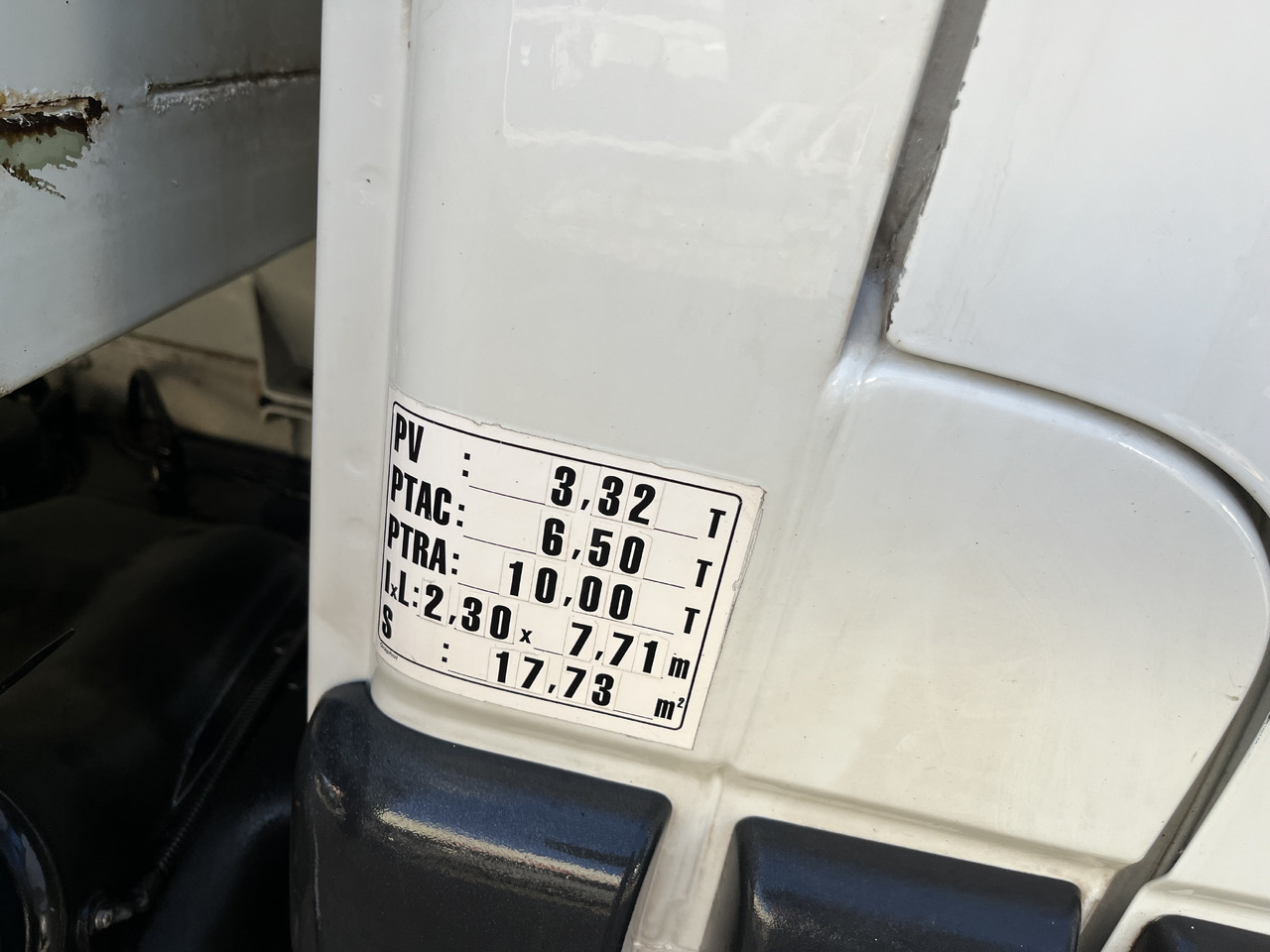 Renault Mascott 2L8 dci 130cv plateau hayon - Camion platformă: Foto 3 Renault Mascott 2L8 dci 130cv plateau hayon - Camion platformă: Foto 3