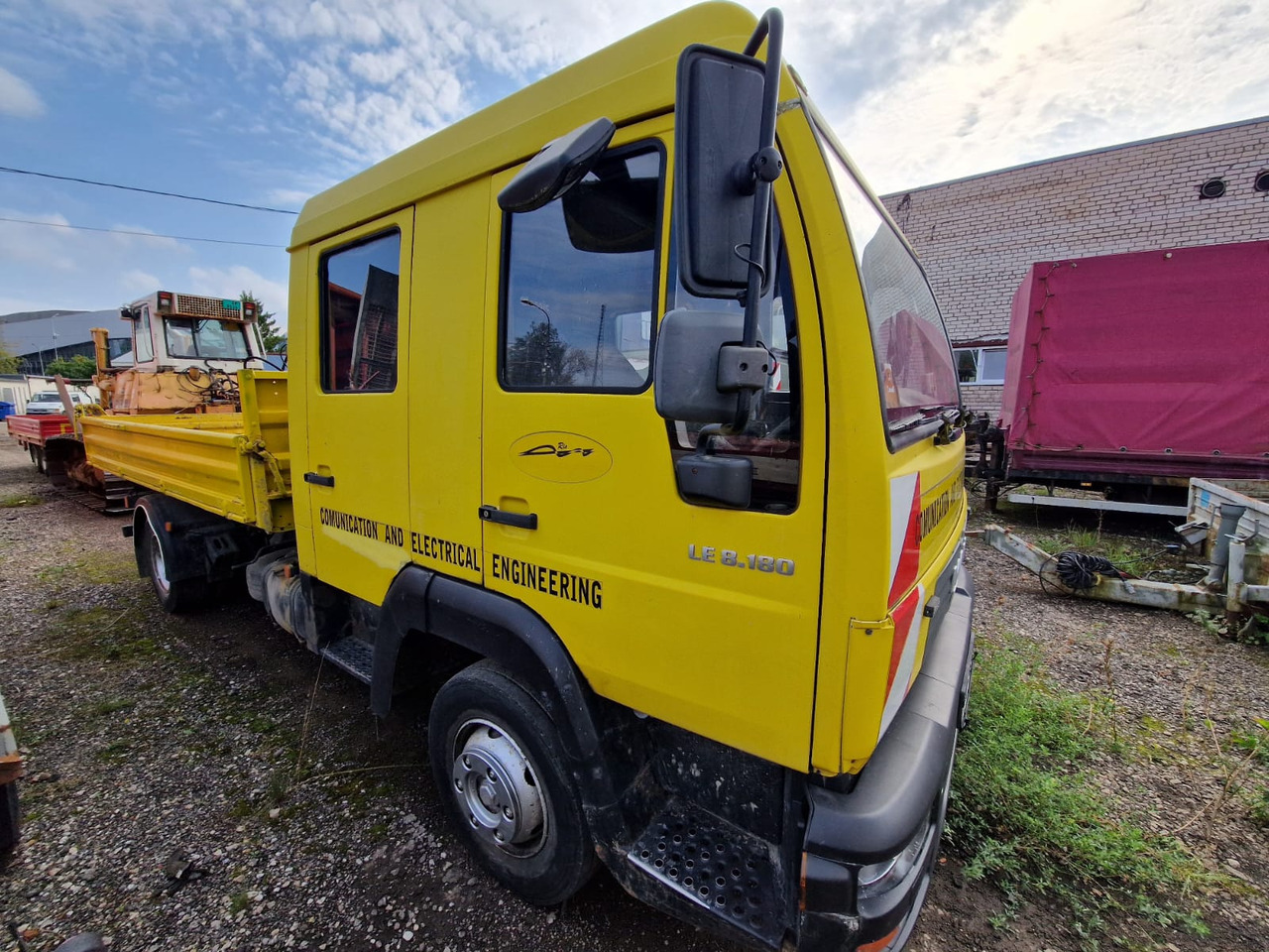 MAN Le 8.180 - Camion basculantă: Foto 3 MAN Le 8.180 - Camion basculantă: Foto 3