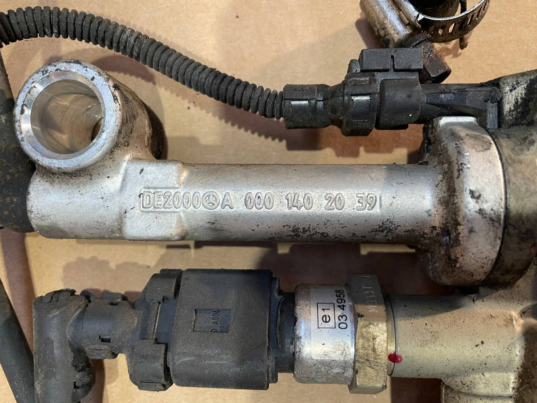 Mercedes-Benz Ad Blue Dosiereinheit A0001402039 A 0001402039 Mercedes Actros Cit - Sistem de evacuare pentru Autobuz: Foto 2 Mercedes-Benz Ad Blue Dosiereinheit A0001402039 A 0001402039 Mercedes Actros Cit - Sistem de evacuare pentru Autobuz: Foto 2