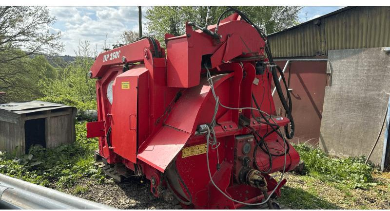 AGRISPHERE DP2500 - Remorcă distribuit furaje: Foto 1 AGRISPHERE DP2500 - Remorcă distribuit furaje: Foto 1