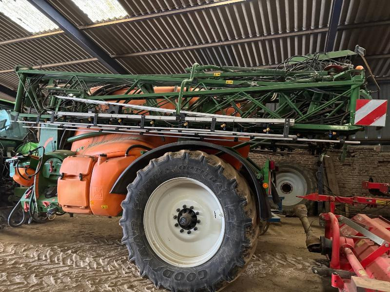 AMAZONE UX5200 - Maşină de erbicidat tractata: Foto 2 AMAZONE UX5200 - Maşină de erbicidat tractata: Foto 2