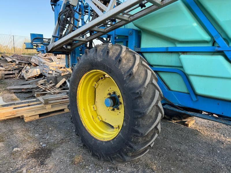 BERTHOUD MAXXOR 40 - Maşină de erbicidat tractata: Foto 4 BERTHOUD MAXXOR 40 - Maşină de erbicidat tractata: Foto 4