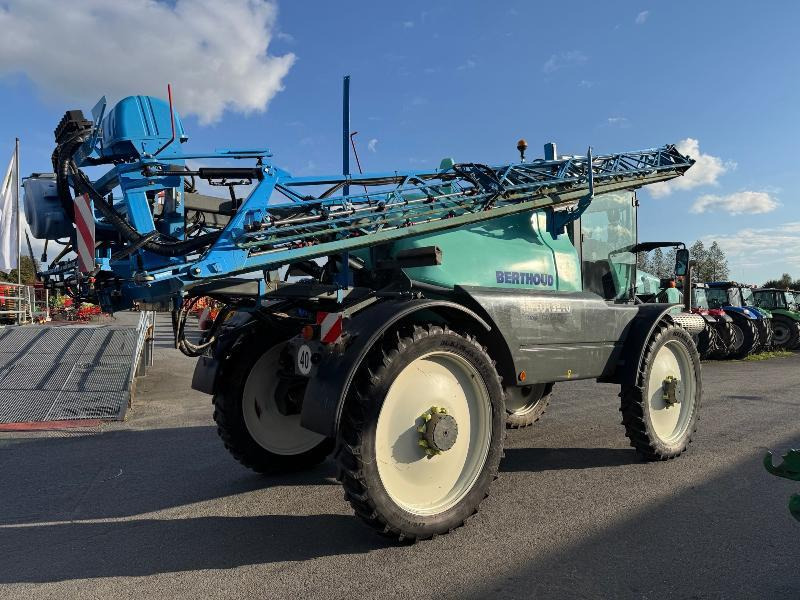BERTHOUD RAPTOR 3240 - Mașină de erbicidat autopropulsata: Foto 3 BERTHOUD RAPTOR 3240 - Mașină de erbicidat autopropulsata: Foto 3