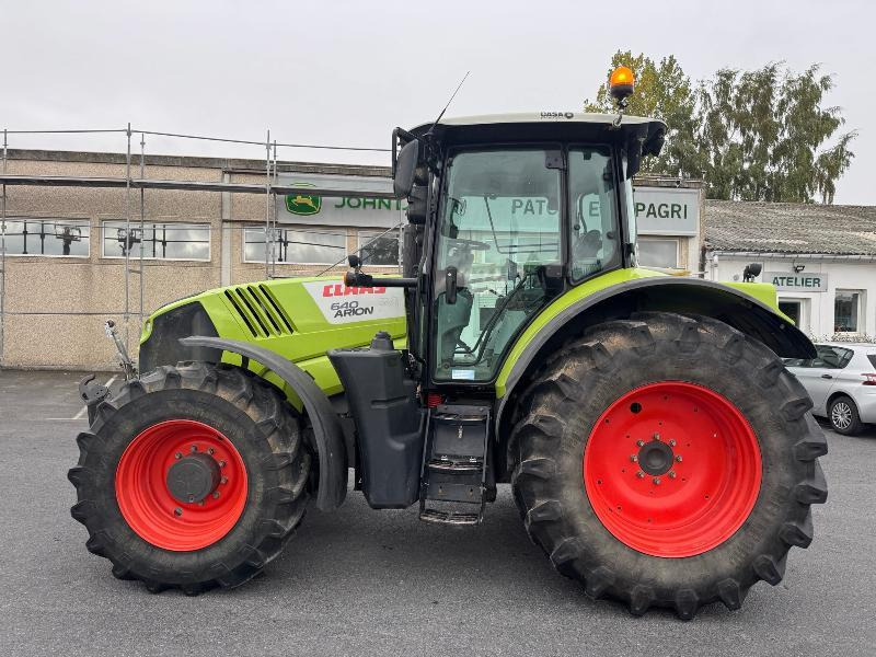 CLAAS ARION 640 CIS - Tractor agricol: Foto 2 CLAAS ARION 640 CIS - Tractor agricol: Foto 2