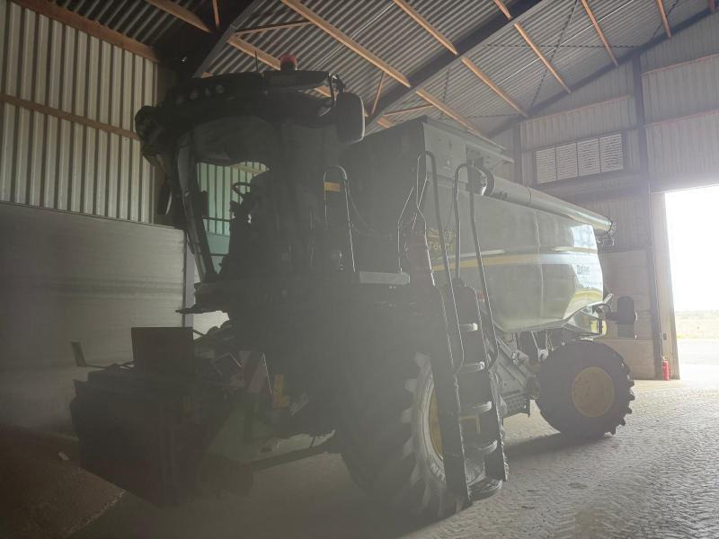 JOHN DEERE T660 - Combină de recoltat cereale: Foto 3 JOHN DEERE T660 - Combină de recoltat cereale: Foto 3