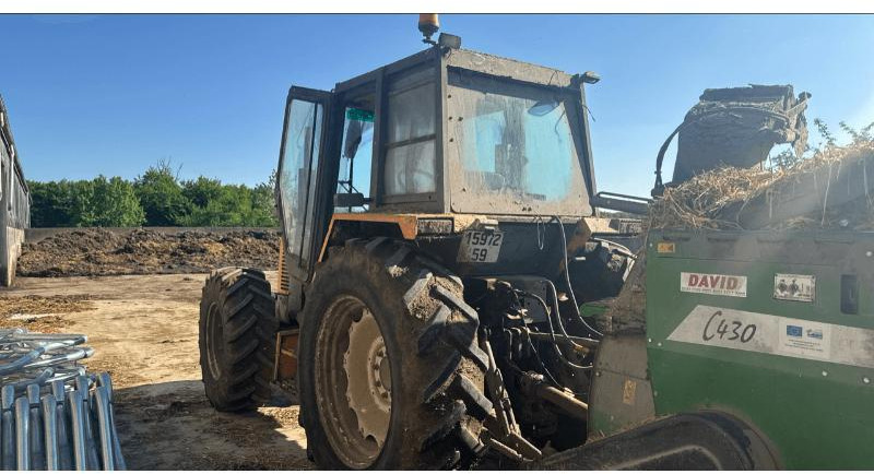 RENAULT 133-14 T - Tractor agricol: Foto 3 RENAULT 133-14 T - Tractor agricol: Foto 3