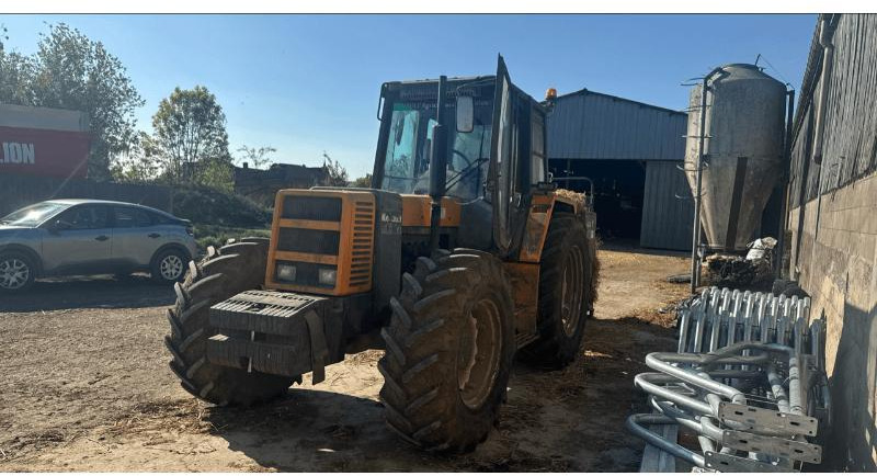 RENAULT 133-14 T - Tractor agricol: Foto 2 RENAULT 133-14 T - Tractor agricol: Foto 2